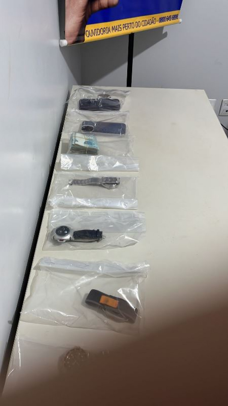 Na residência do influenciador, foram encontrados R$ 14 mil em espécie