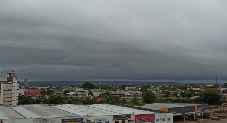 Araguaína amanheceu com chuva.