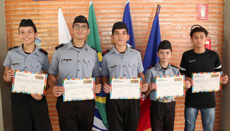 Estudantes premiados na Olímpiada de Matemática.