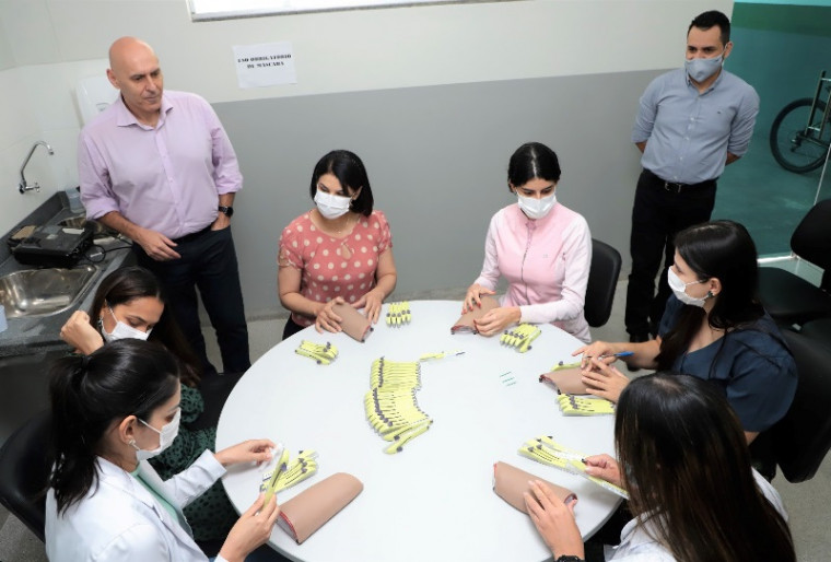 Treinamento teve como objetivo ensinar como é feita a introdução e retirada do implante