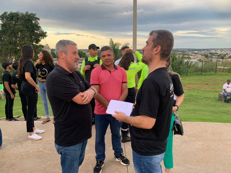 Diretor geral Claudivan de Abreu e representantes da de órgãos na concentração da ação.