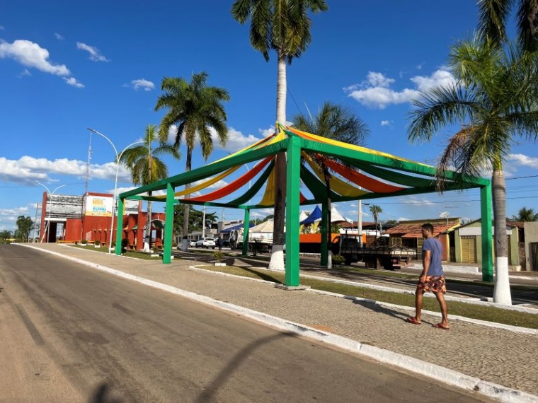 Estrutura caprichada para garantir o clima de carnaval fora de época