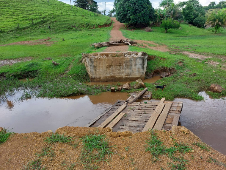 Produtores tem que usar outra rota maior e estrada pior.