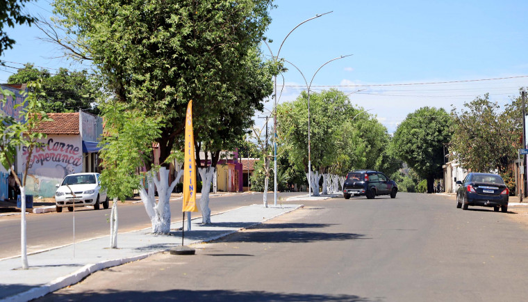 Pavimentação asfáltica na principal avenida da cidade