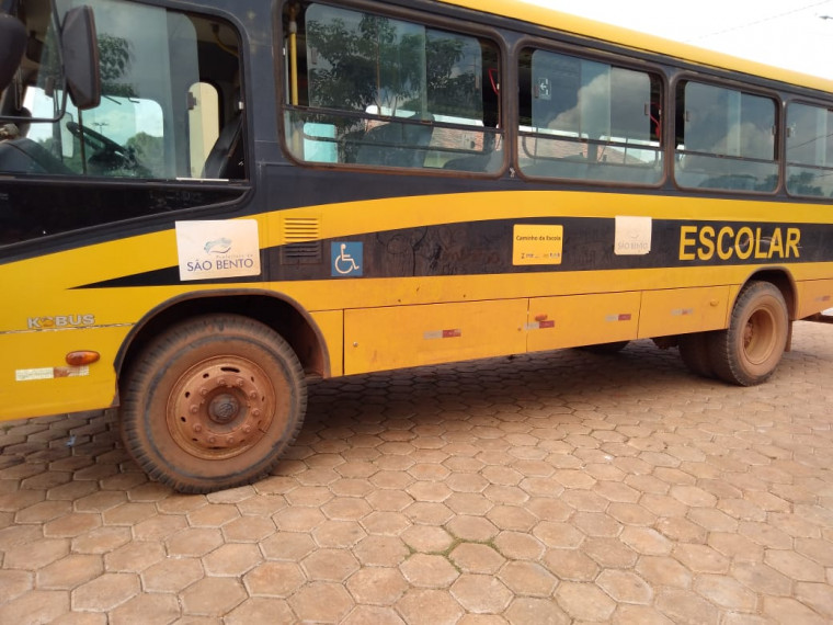 Ônibus escolar quebra a caminho da escola e pais de alunos