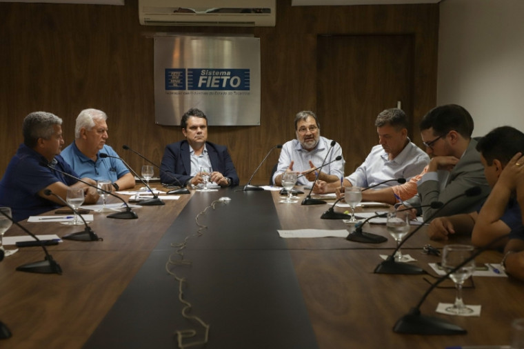 Reunião na sede da Fieto