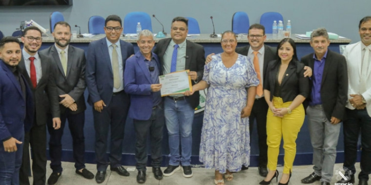 Prefeito homenageado na Câmara