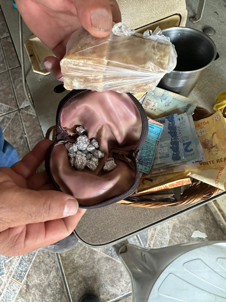 Grande porção de crack e dinheiro apreendidos pela PC-TO