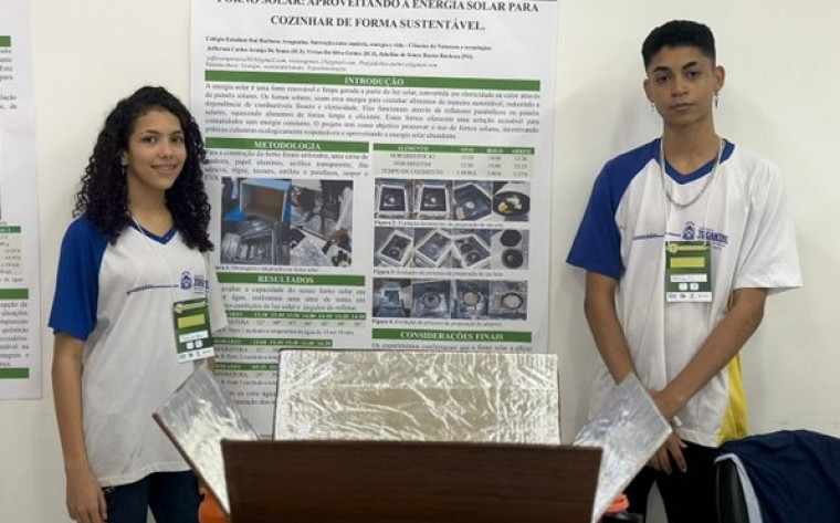 Equipe da escola em destaque na feira