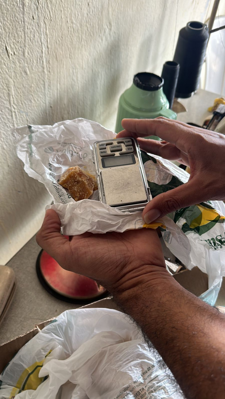 Crack e balança de precisão apreendidos