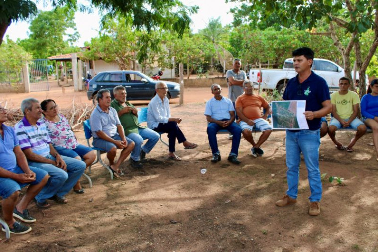 Moradores do Loteamento Vila Agrotins sanam dúvidas relacionadas com georreferenciamento.