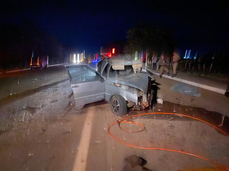 Criança de 7 anos fica ferida após colisão frontal sobre ponte em