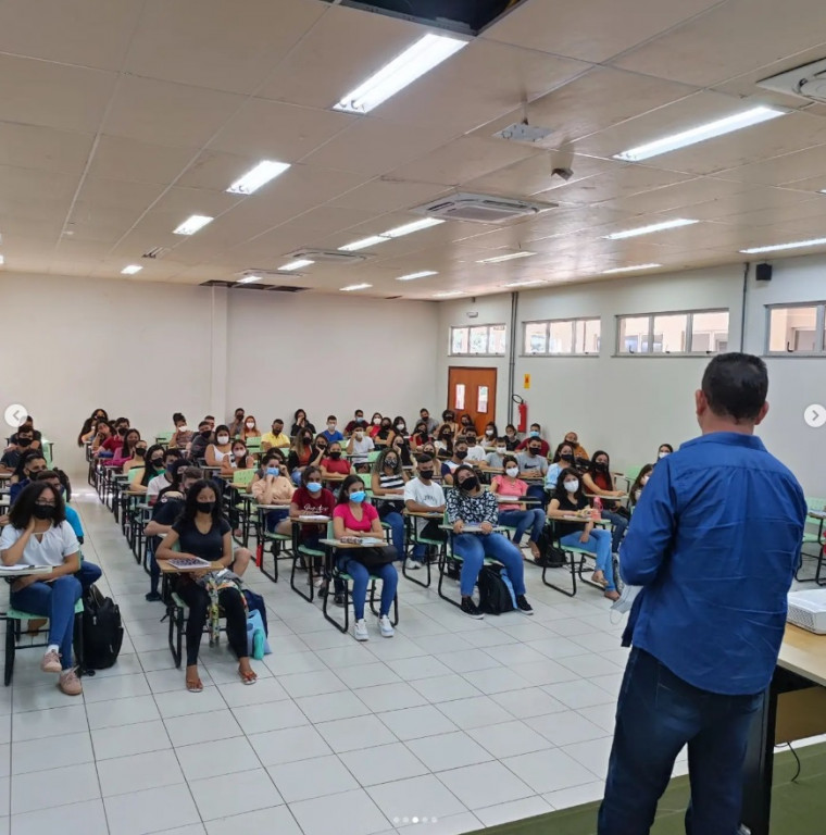 Projeto social oferece cursinho gratuito para estudantes da rede pública em Araguaína.