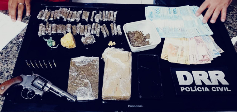 Drogas, arma de fogo e dinheiro apreendidos pela Polícia Civil em Nova Olinda