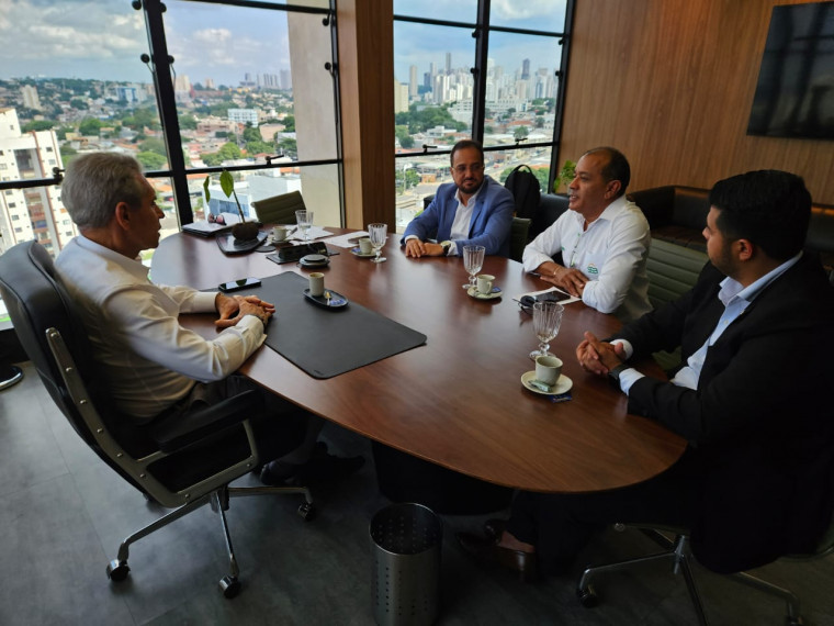 Comitiva é recebida pelo presidente da Adial, José Carlos Garrote
