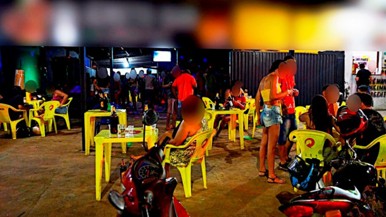 Bar na região norte de Palmas com aglomeração de pessoas