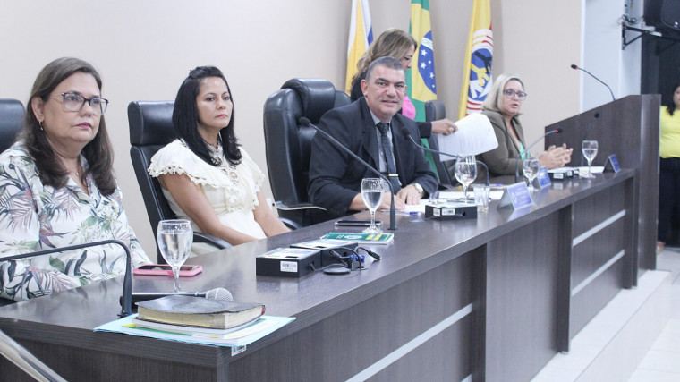 Sessão especial promovida pela Câmara de Araguaína em homenagem aos professores