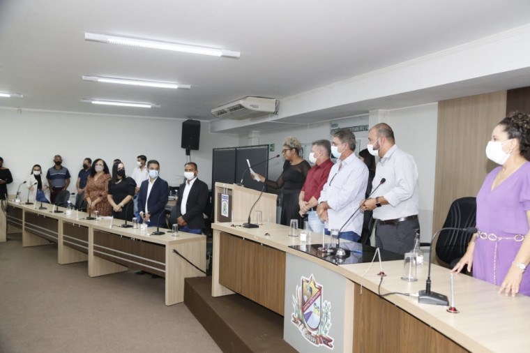 Diversas autoridades e educadores participaram da solenidade realizada na Câmara Municipal de Gurupi