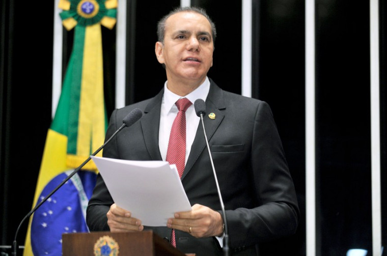 Ataídes Oliveira foi autor do PL 10 Medidas contra a Corrupção, quando foi senador.