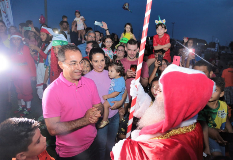 Prefeito de Araguaína recepcionou o Papai Noel.