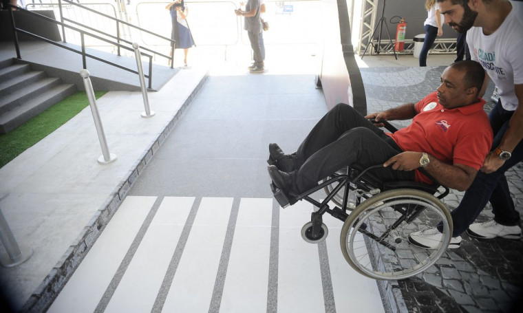 Acessibilidade para pessoas com deficiência.