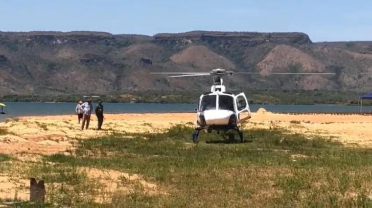 Helicóptero no Lago de Palmas