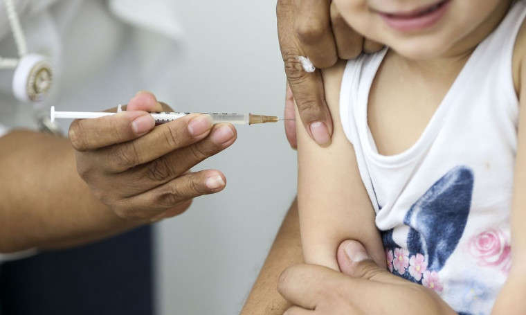 A única maneira de evitar o sarampo é pela vacina. 
