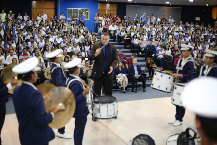 A Banda de Percussão da Escola Estadual Maria dos Reis deu um show de animação e talento