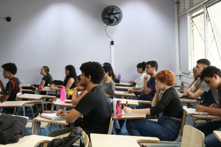 Cursinho gratuito para estudantes da rede pública de Araguaína.