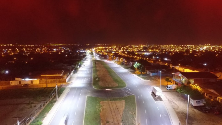 Lâmpadas de LED em rua de Araguaína