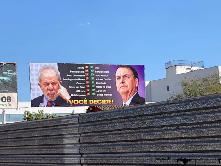 Outdoor considerado propaganda eleitoral irregular em Palmas.
