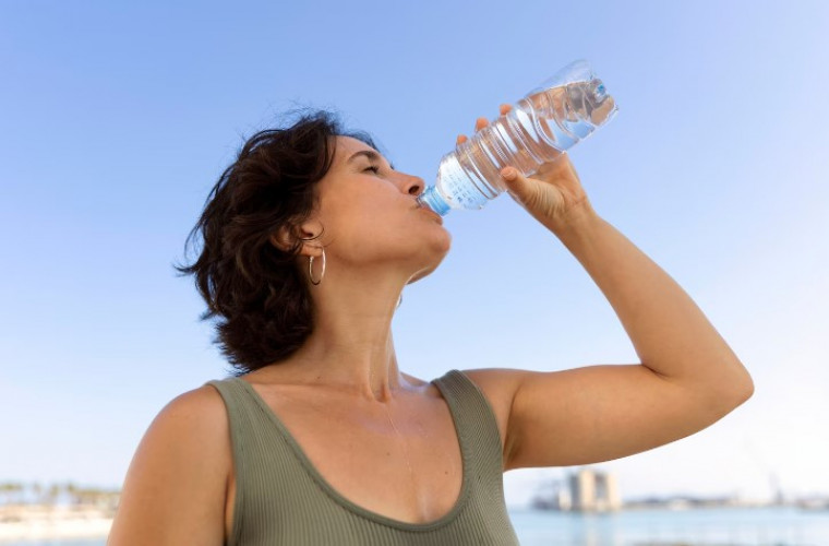 O que acontece com seu corpo se você parar de beber água: descubra os efeitos surpreendentes!