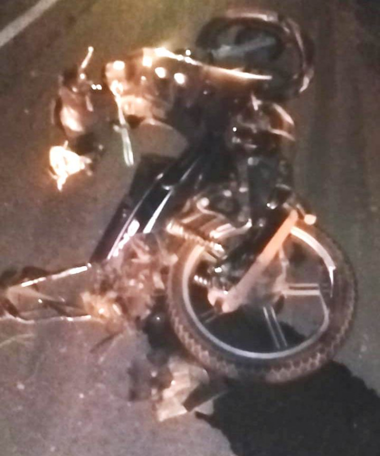 Motocicleta da vítima fatal do atropelamento