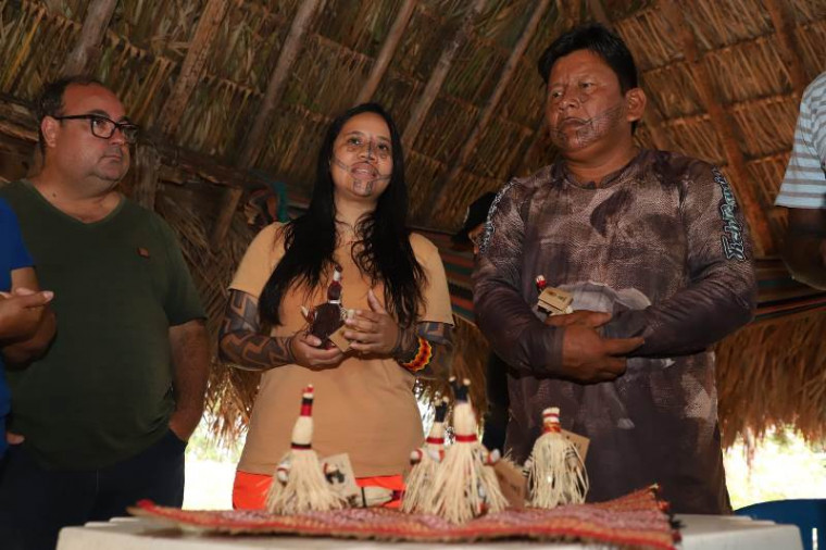 Importância do artesanato foi pontuada pelo cacique tradicional Sókriowe Karajá e pela secretária Narubia Werreria
