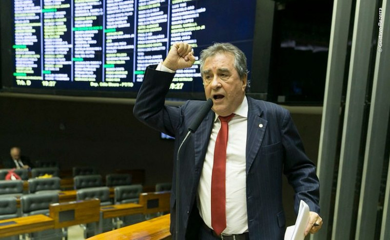 Deputado Célio Moura pediu apreensão do passaporte do ex-ministro