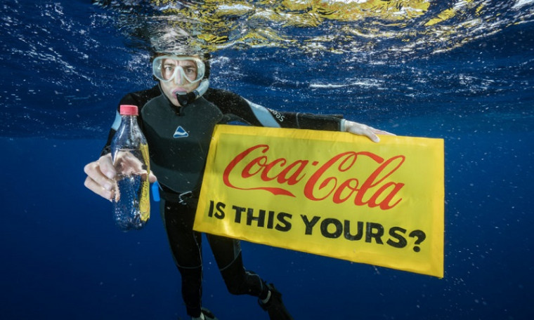 Mas em 40 dos 42 países onde aconteceu a coleta de lixo em praias, os produtos da Coca-Cola foram os