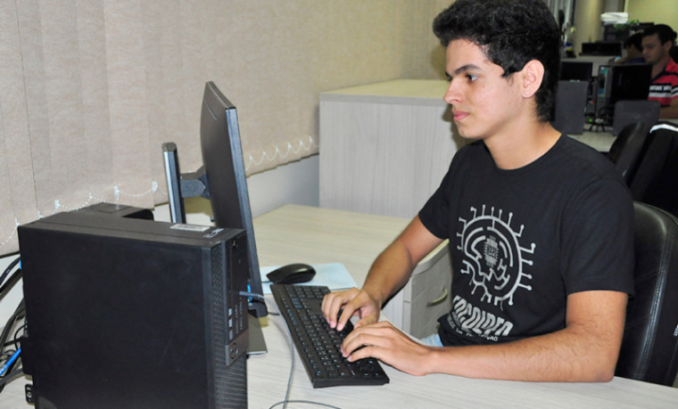 Bruno da Silva é estagiário na Agência de Tecnologia da Informação