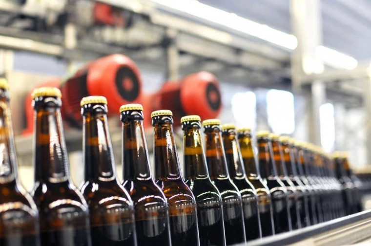 Produção de cerveja em fábrica da Ambev é suspensa.