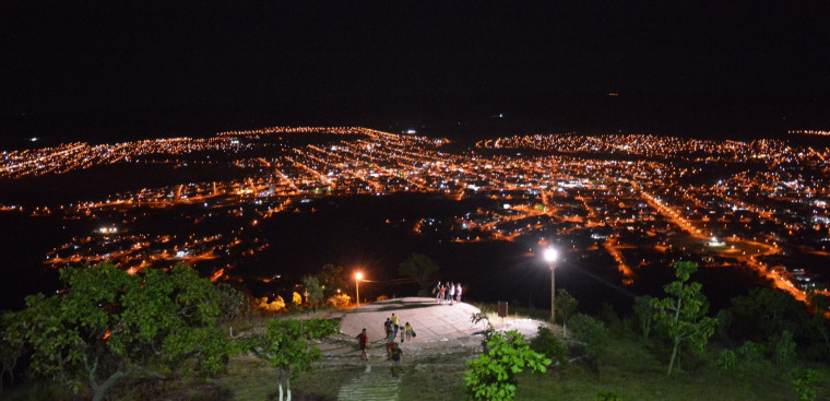 Vista noturna da cidade de Paraíso do Tocantins.