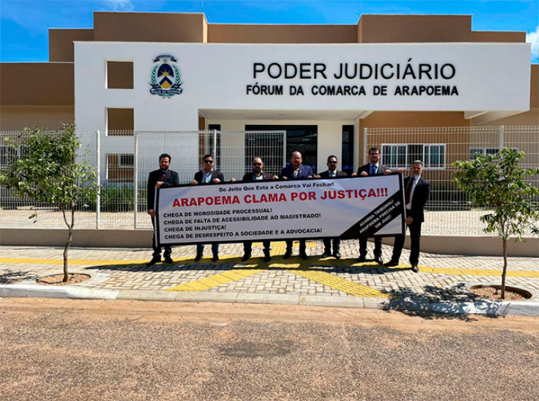 Protesto de advogados em frente ao Fórum da Comarca de Arapoema