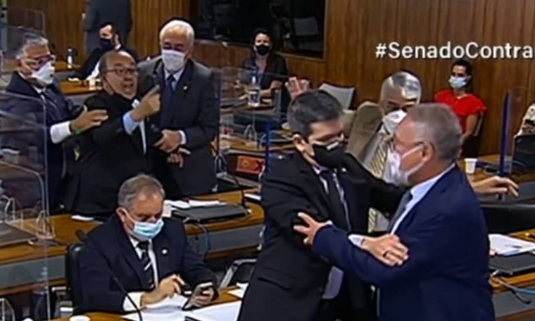 Senador Jorginho e Renan Calheiros batem boca na sessão da CPI da Covid-19