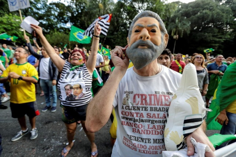 Milhares de brasileiros saíram às ruas nos últimos anos para protestar contra a corrupção