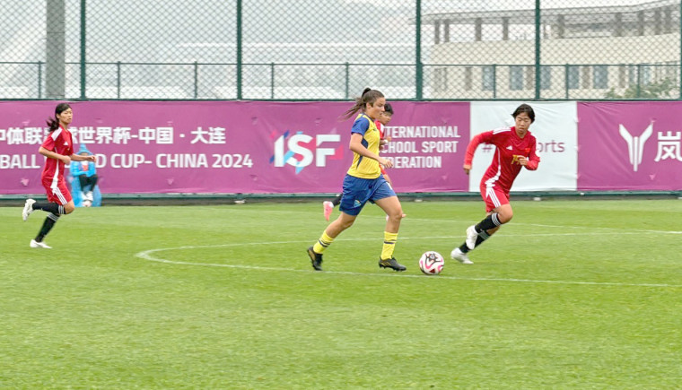 Time feminino de futebol ficou em 4º lugar no campeonato mundial escolar.