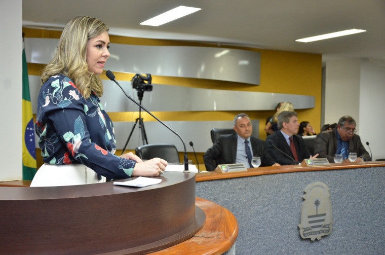 Prefeita Cinthia Ribeiro na abertura dos trabalhos na Câmara de Vereadores