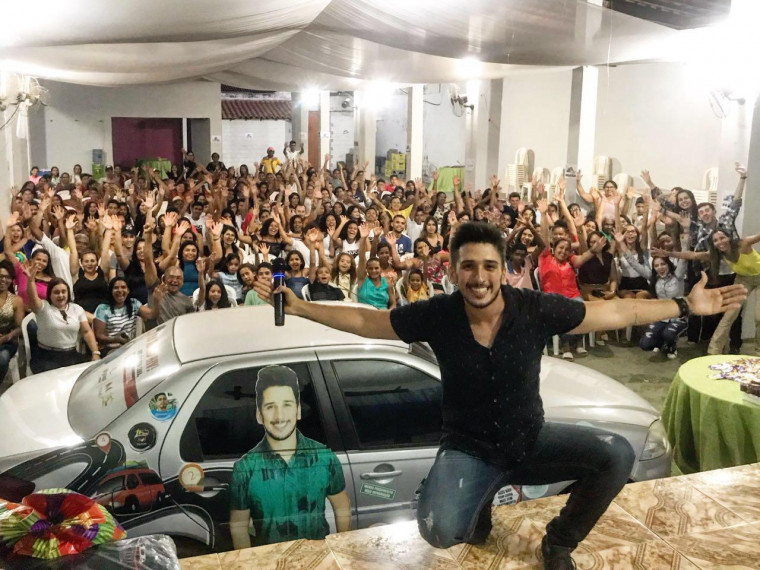 Jovem apresentador de TV do Maranhão transformou a história dele em luta pela vida.