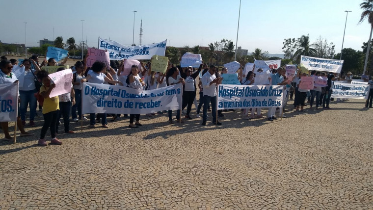 Protesto em frente ao Palácio Araguaia