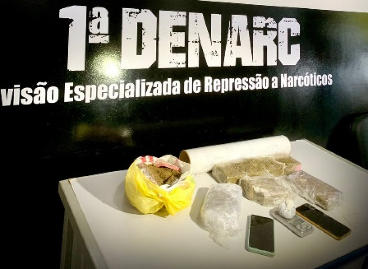 Drogas e objetos apreendidos pela polícia