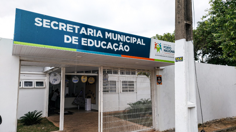 Secretária deu posse para dezenas de Gestores de escolas e CMEIS de Porto Nacional