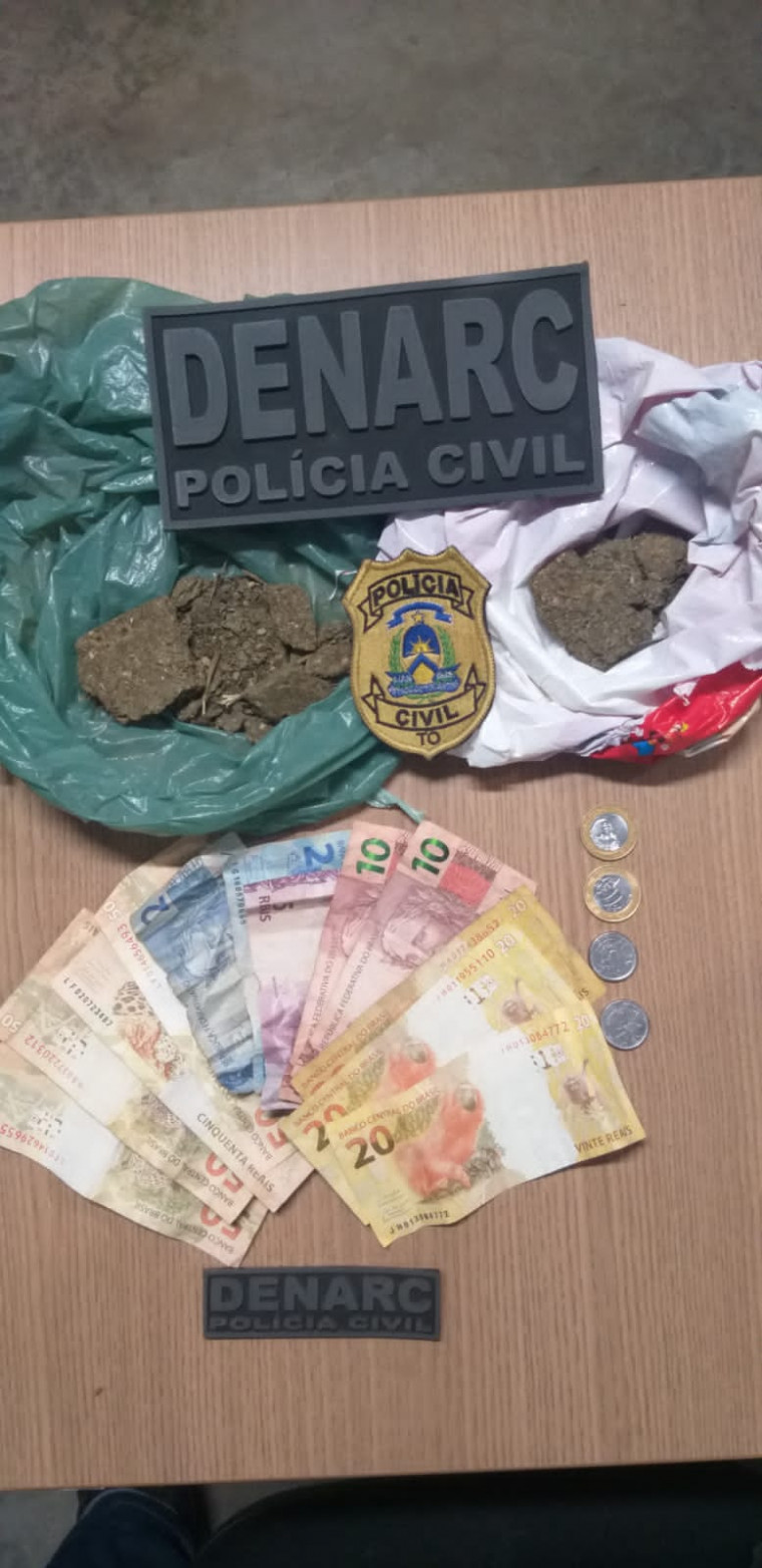 Drogas e dinheiro apreendidos na adega do traficante