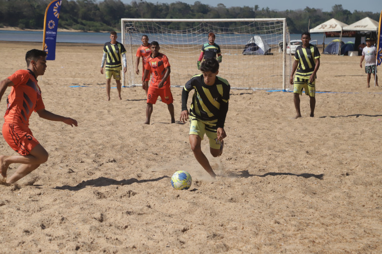 Disputas do beach soccer neste fim de semana em Rio dos Bois.